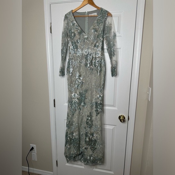 MAC DUGGAL embellished v-neck illusion long sleeve floral gown 6 NWT - Picture 4 of 8